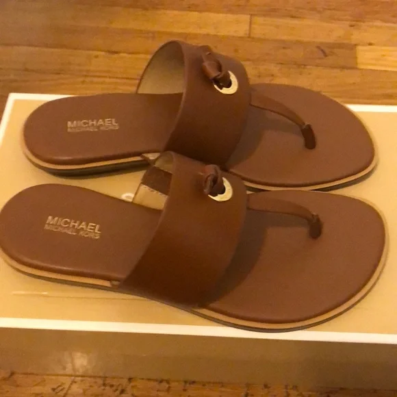Michael Kors Cindy Leather Sandal - Picture 3 of 9